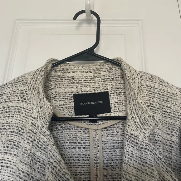 Banana Republic Women's Beige Tweed Blazer - Picture 4 of 12